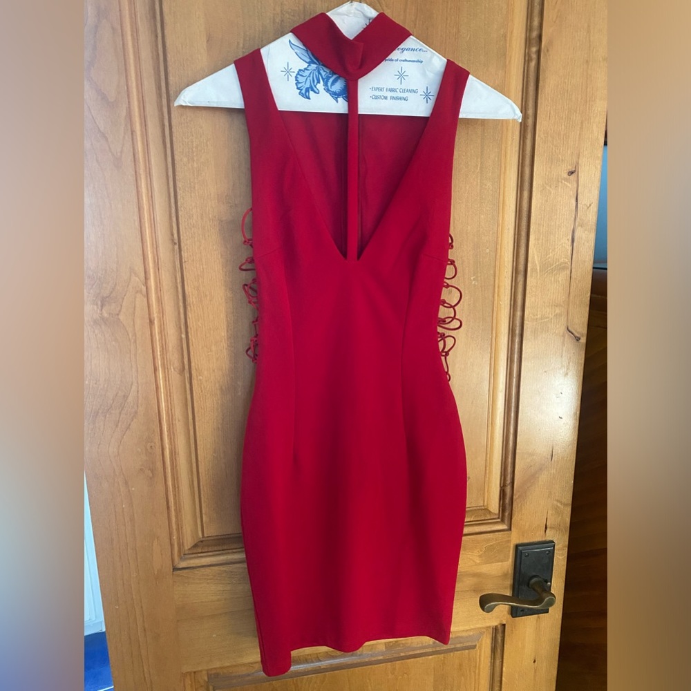 SEEK xs red body con